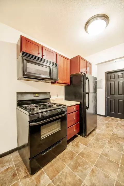 8150 W River Rd, Brooklyn Park, MN 55444