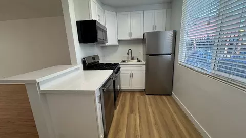 7351 Variel Ave, Los Angeles, CA 91303