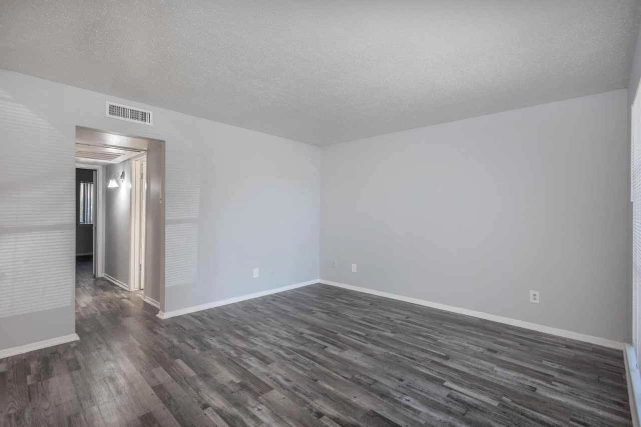  805 Central Dr, Bedford, TX 76022 photo 11