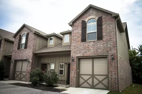 574 N 24th St, Rogers, AR 72756
