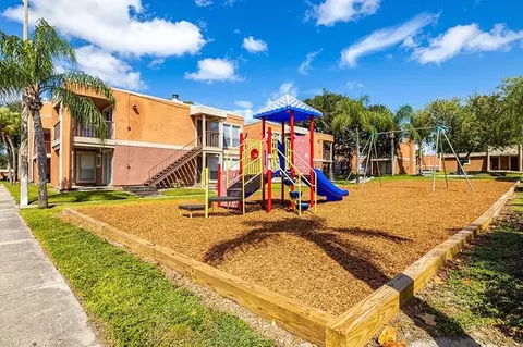 5008 Sierra Pl, Tampa, FL 33617 photo 4