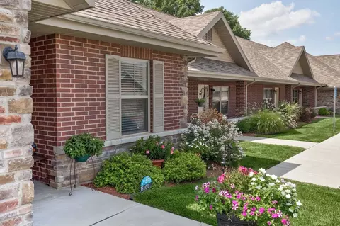 1225 S Ingram Mill Rd, Springfield, MO 65804