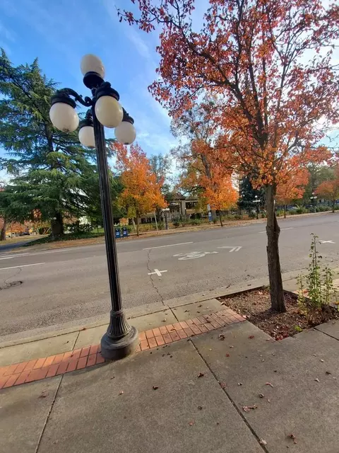 406 W Main St, Medford, OR 97501