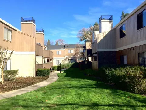 2727 Walnut Ave, Carmichael, CA 95608