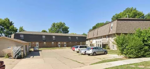 2010 10th St, Coralville, IA 52241