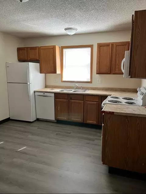 2010 10th St, Coralville, IA 52241