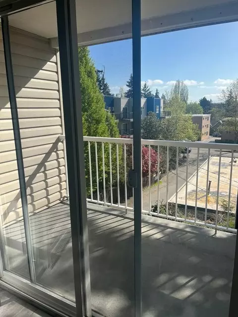 12329 Roosevelt Way NE, Seattle, WA 98125 photo 6