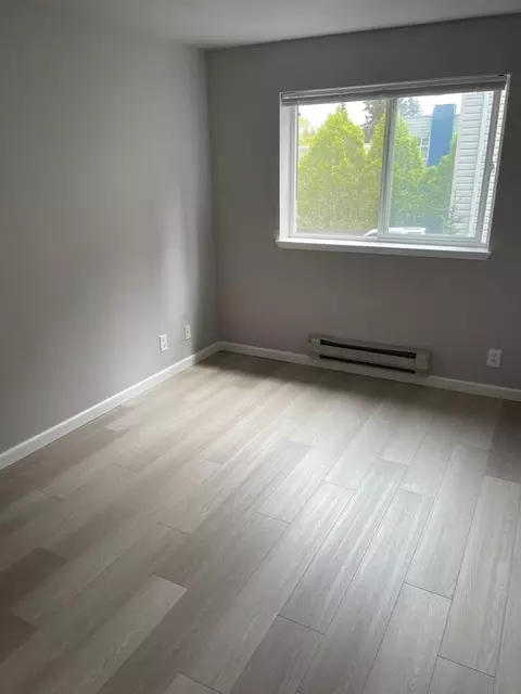 12329 Roosevelt Way NE, Seattle, WA 98125