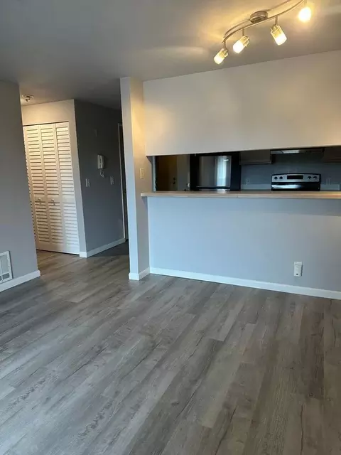 12329 Roosevelt Way NE, Seattle, WA 98125