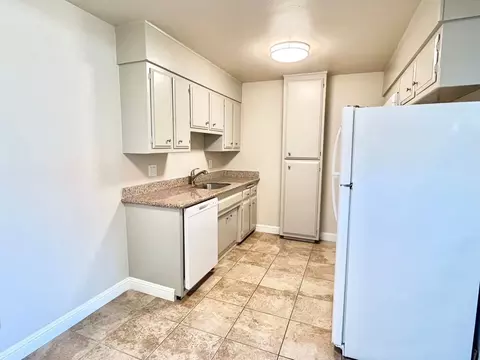5971 Lake Crest Way, Sacramento, CA 95822