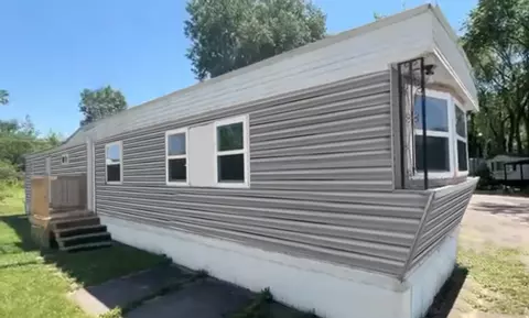 2211 S Dort Hwy, Flint, MI 48507