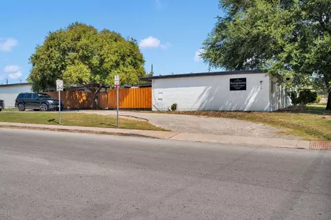 600 Gentleman Rd, Balcones Heights, TX 78201