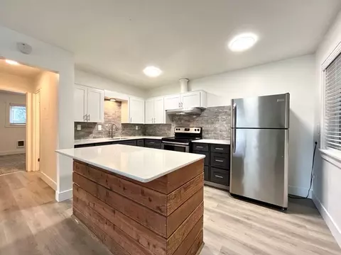 13555 SW Jenkins Rd, Cedar Hills, OR 97005