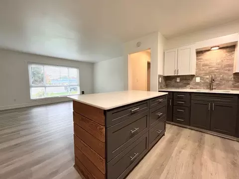 13555 SW Jenkins Rd, Cedar Hills, OR 97005 photo 2