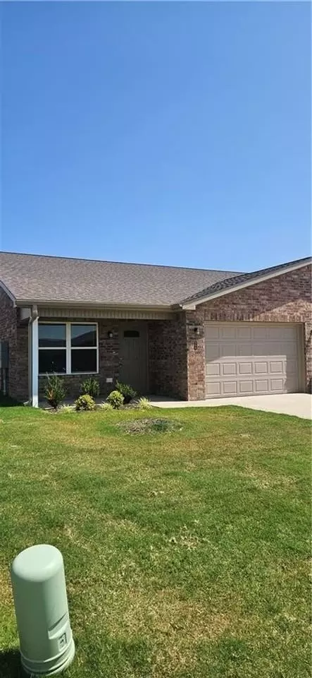500 Mason Valley Rd, Bentonville, AR 72713