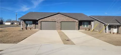 500 Mason Valley Rd, Bentonville, AR 72713