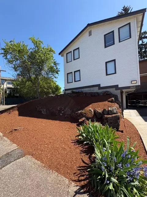 3109 NE 11th Pl, Renton, WA 98056