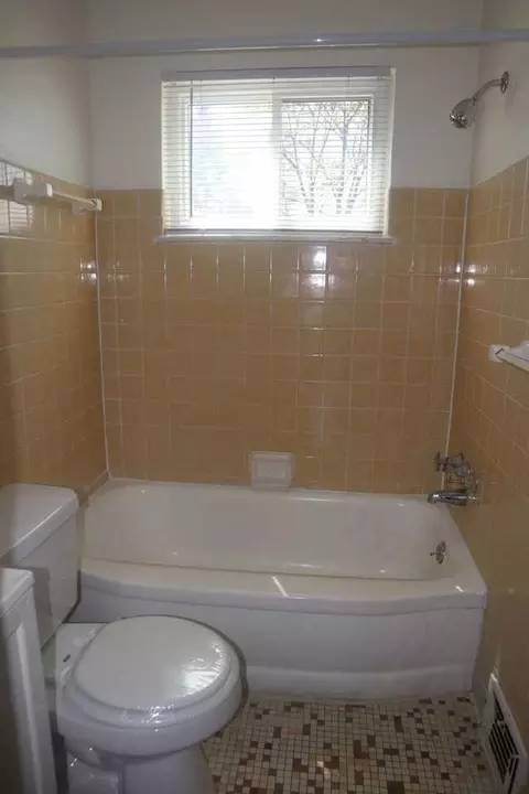 22450 Euclid Ave, Euclid, OH 44117