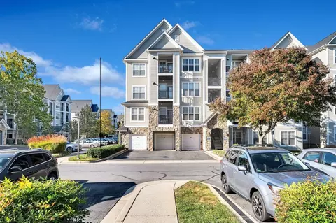 719 Fallsgrove Dr, Rockville, MD 20850 photo 28