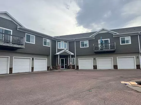1105-1107 1109-1111 Honeysuckle Dr, Harrisburg, SD 57032