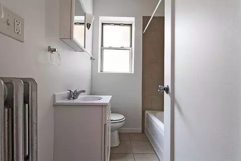 222 E 109th St, Chicago, IL 60628 photo 2