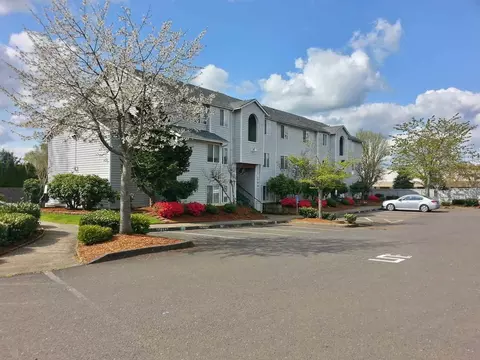 710 N Broadway St, Estacada, OR 97023