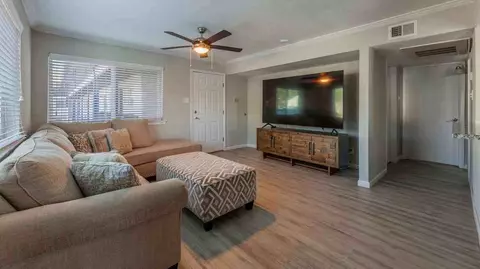 404 Andrews Ave, Cockrell Hill, TX 75211