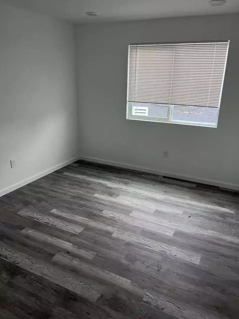 1211 E 71st St, Los Angeles, CA 90001