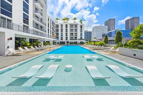 218 NW 8th St, Miami, FL 33136
