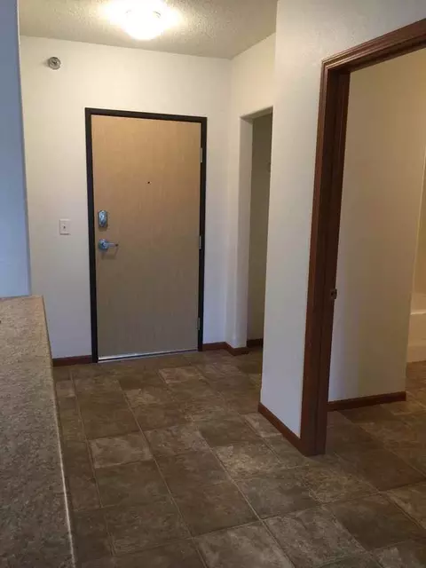 1820 Dakota Dr N, Fargo, ND 58102