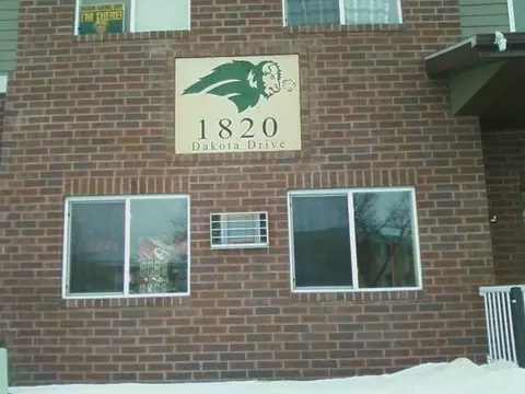 1820 Dakota Dr N, Fargo, ND 58102