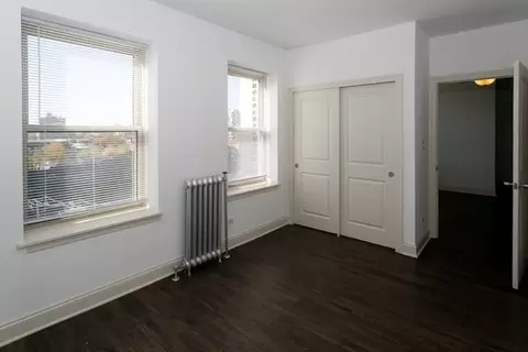 5242 S Hyde Park Blvd, Chicago, IL 60615