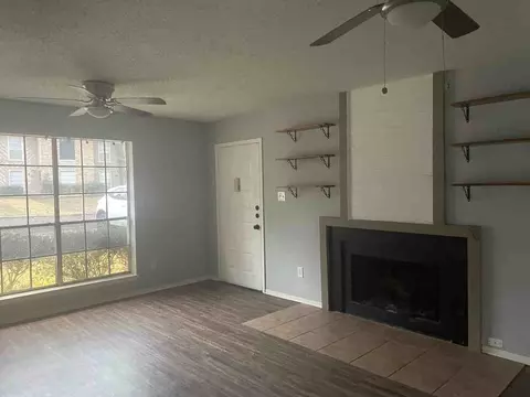 Creekmont Ln, Longview, TX 75605