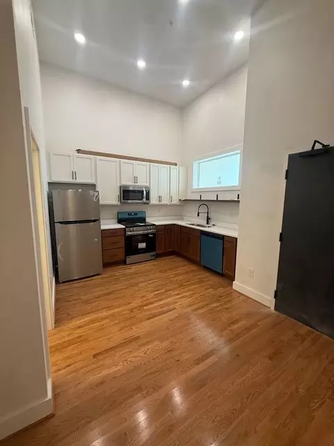 2033 W Broad St, Richmond, VA 23220
