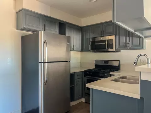 12128 Ramona Ave, Hawthorne, CA 90250