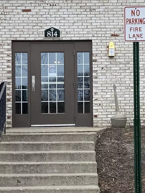 814 Old Settlers Trl, Hopkins, MN 55343