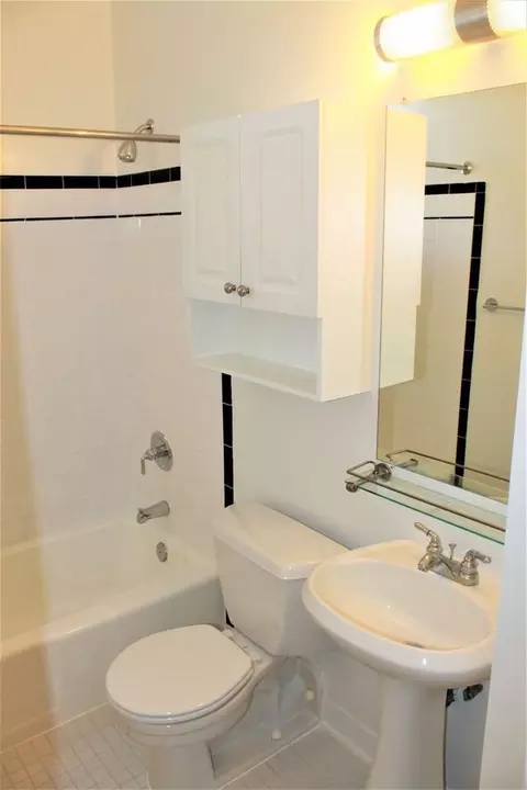 2070 Belmont Rd NW, Washington, DC 20009 photo 8