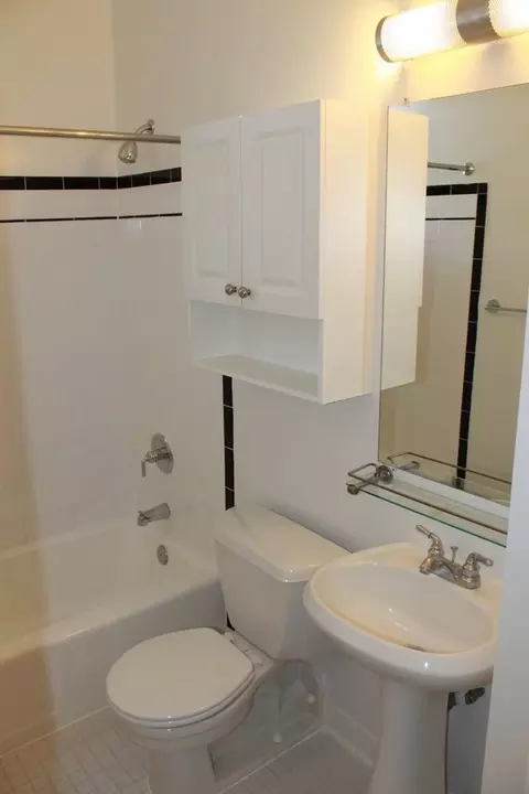 2070 Belmont Rd NW, Washington, DC 20009 photo 8
