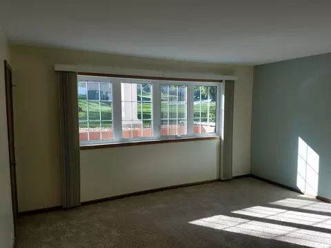 4351 Lincoln Way, Sioux City, IA 51106
