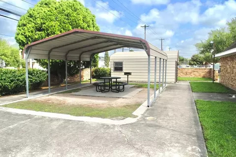 517 S Westgate Dr, Weslaco, TX 78596
