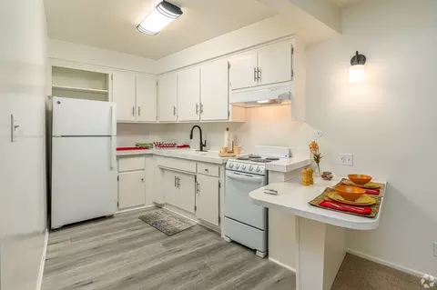 7923 Reseda Blvd, Los Angeles, CA 91335