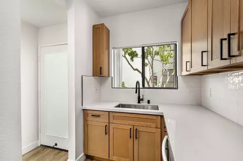 2500 Abbot Kinney Blvd, Los Angeles, CA 90291
