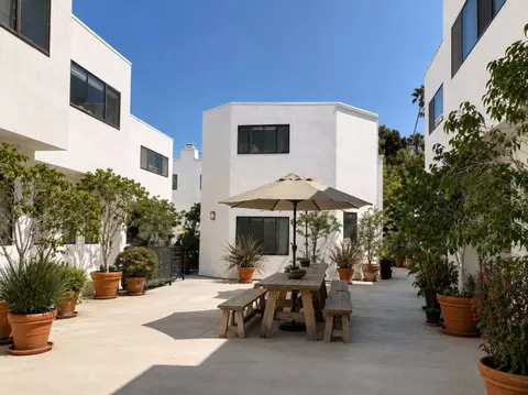 2500 Abbot Kinney Blvd, Los Angeles, CA 90291