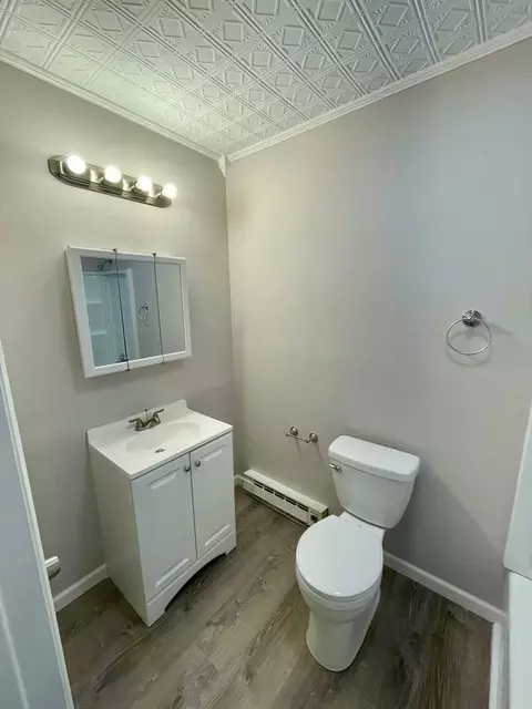 222 Bradley Ave, Waterbury, CT 06708 photo 5