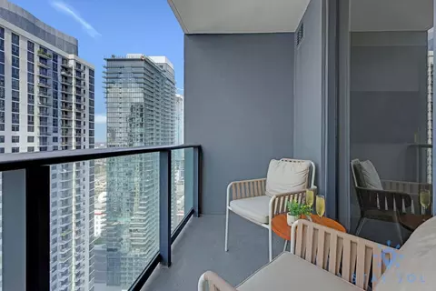 601 Northeast 1st Avenue, Miami, FL 33132 photo 8