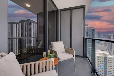 601 Northeast 1st Avenue, Miami, FL 33132 photo 4