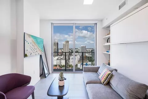 227 NE 2nd St, Miami, FL 33132