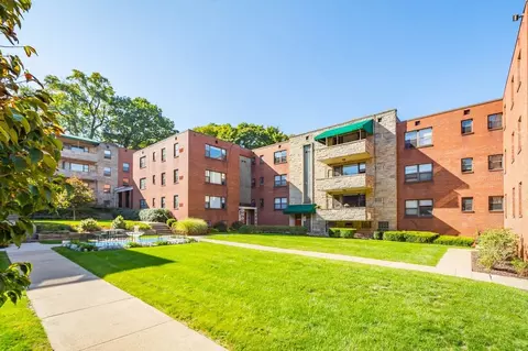 15232 Royal Dr, West Mifflin, PA 15122