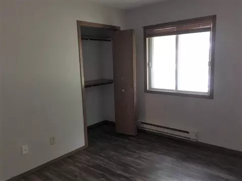 703 N 5th St, Marshall, MN 56258