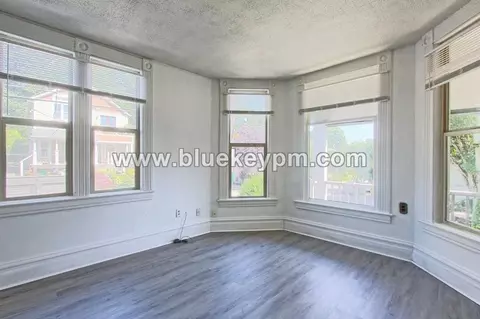 1935 SE Washington St, Portland, OR 97214